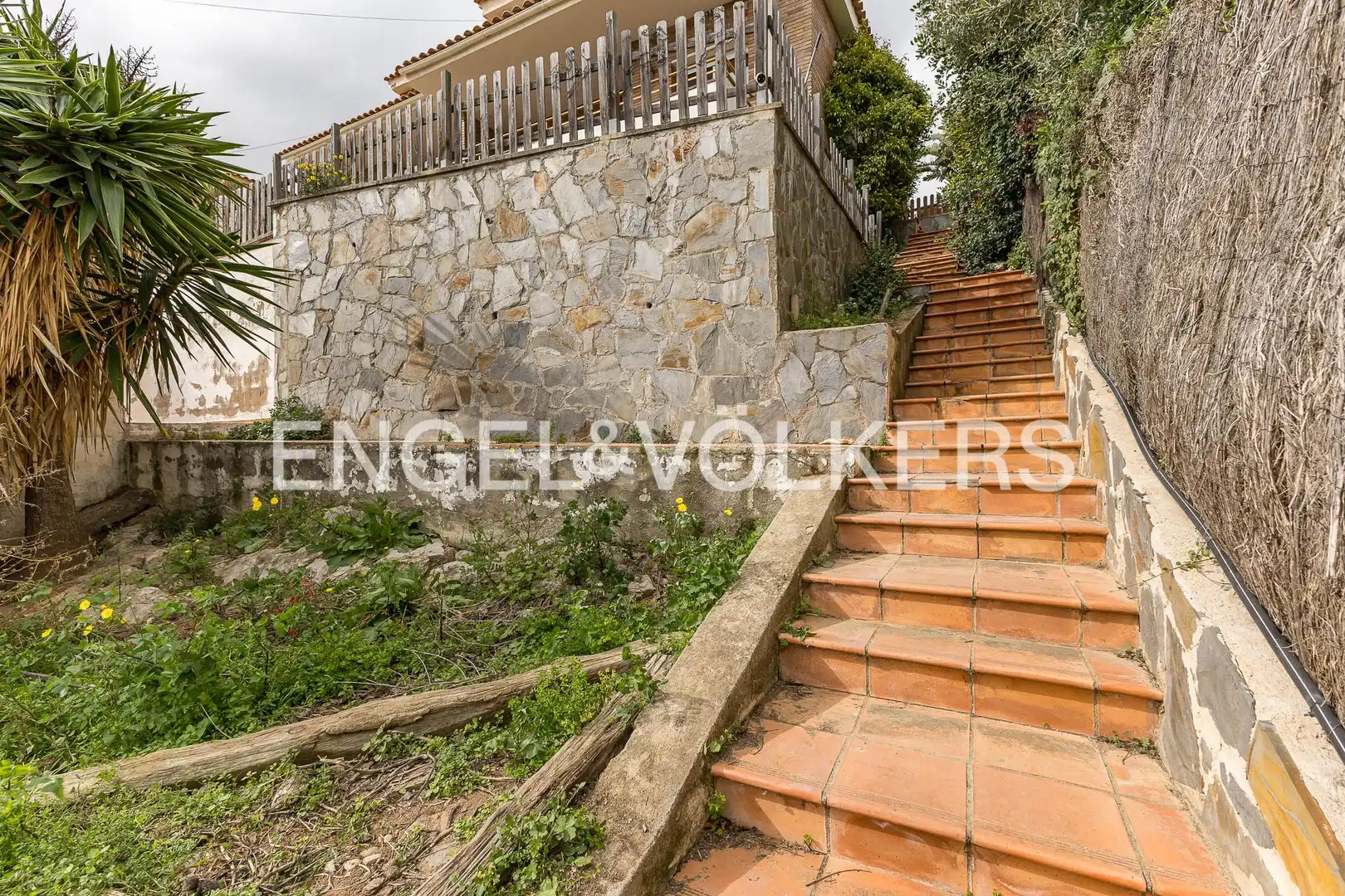 Vista exterior de Casa adosada en venda en Cubelles amb Calefacció, Jardí privat i Terrassa