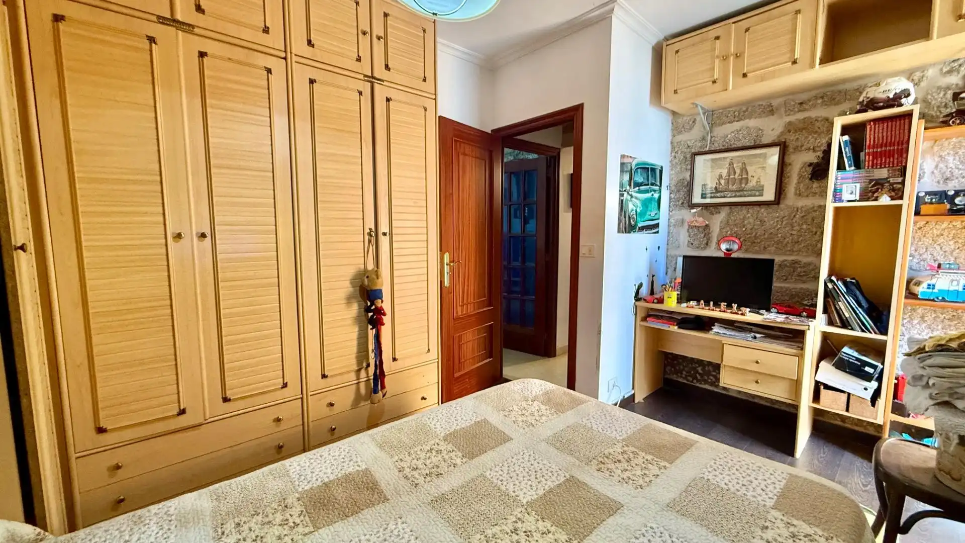 Dormitori de Casa o xalet en venda en O Carballiño   amb Calefacció, Jardí privat i Terrassa