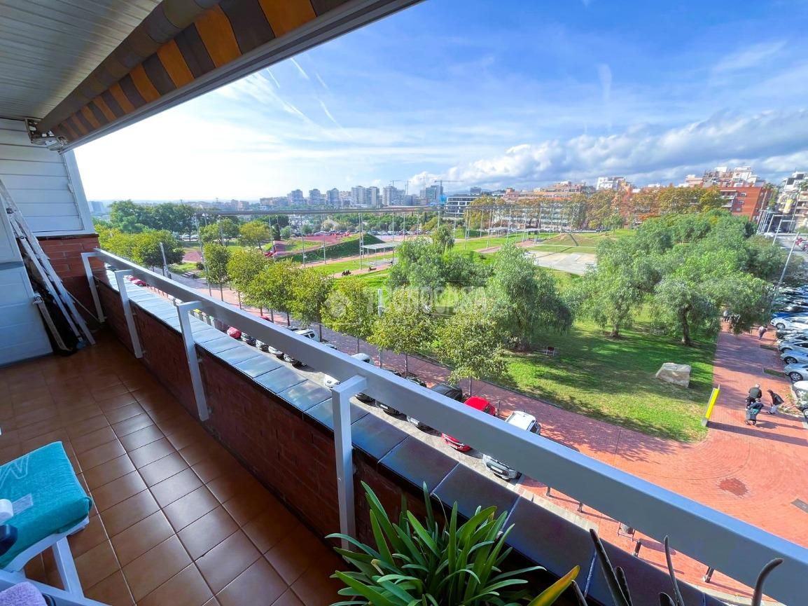 Exterior view of Flat for sale in Esplugues de Llobregat  with Air Conditioner, Furnished and Balcony