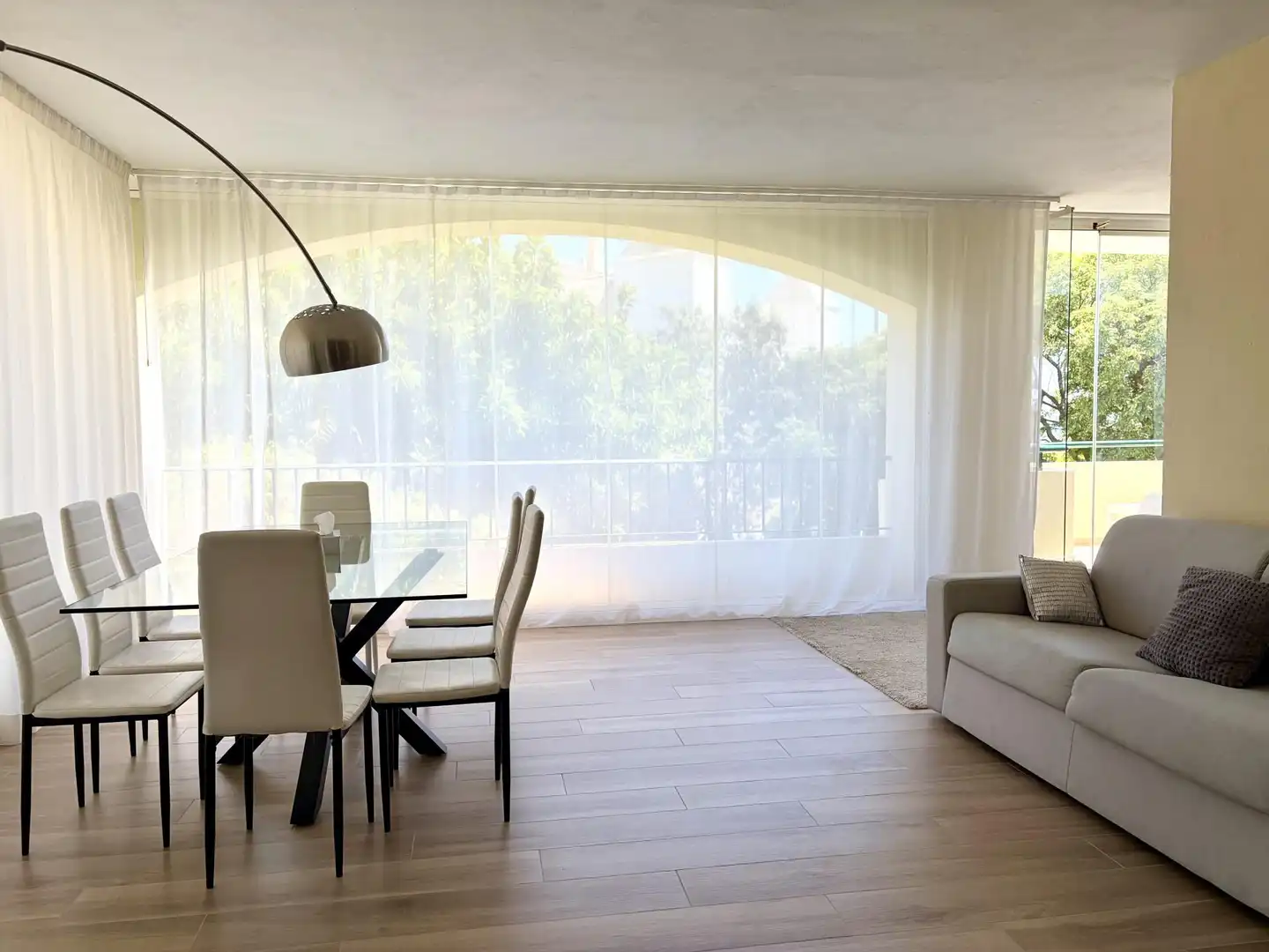 Sala d'estar de Apartament de lloguer en Marbella amb Aire condicionat, Moblat i Balcó