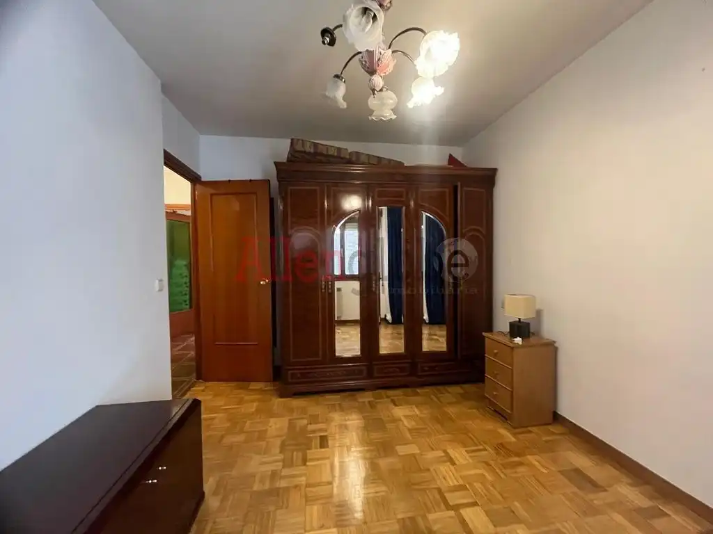 Habitación de Apartamento en venta en Oviedo 