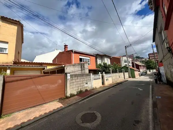 Vista exterior de Casa o xalet en venda en Vigo  amb Terrassa
