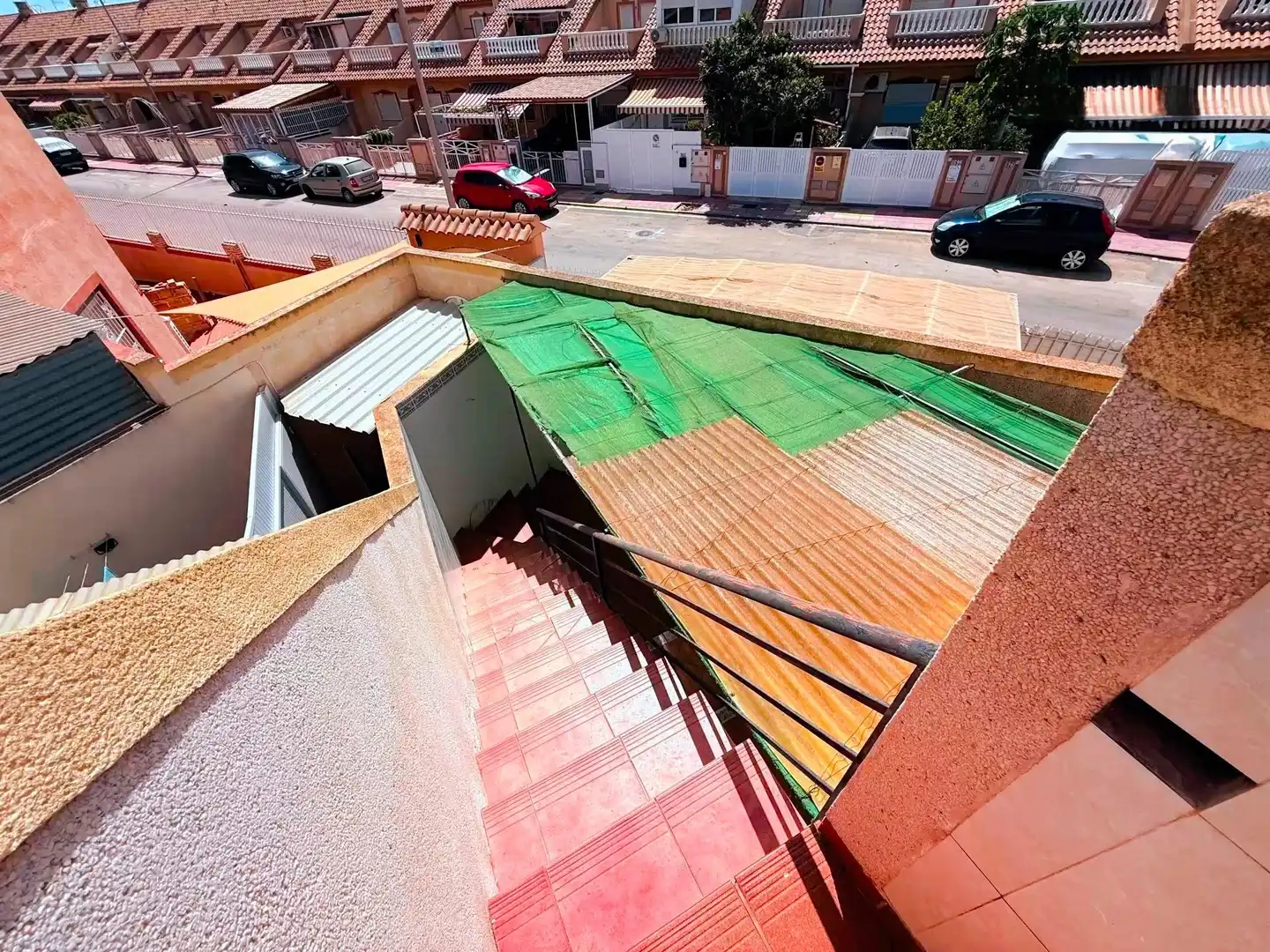 Vista exterior de Casa adosada en venda en Los Alcázares amb Jardí privat, Terrassa i Traster
