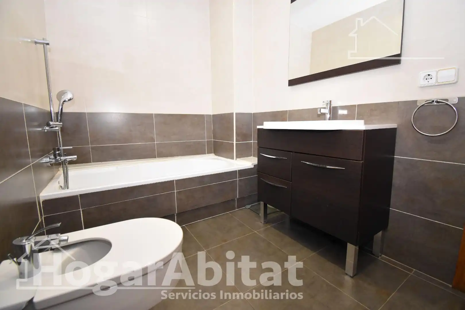 Bathroom of Attic for sale in Torrent  with Air Conditioner, Heating and Terrace