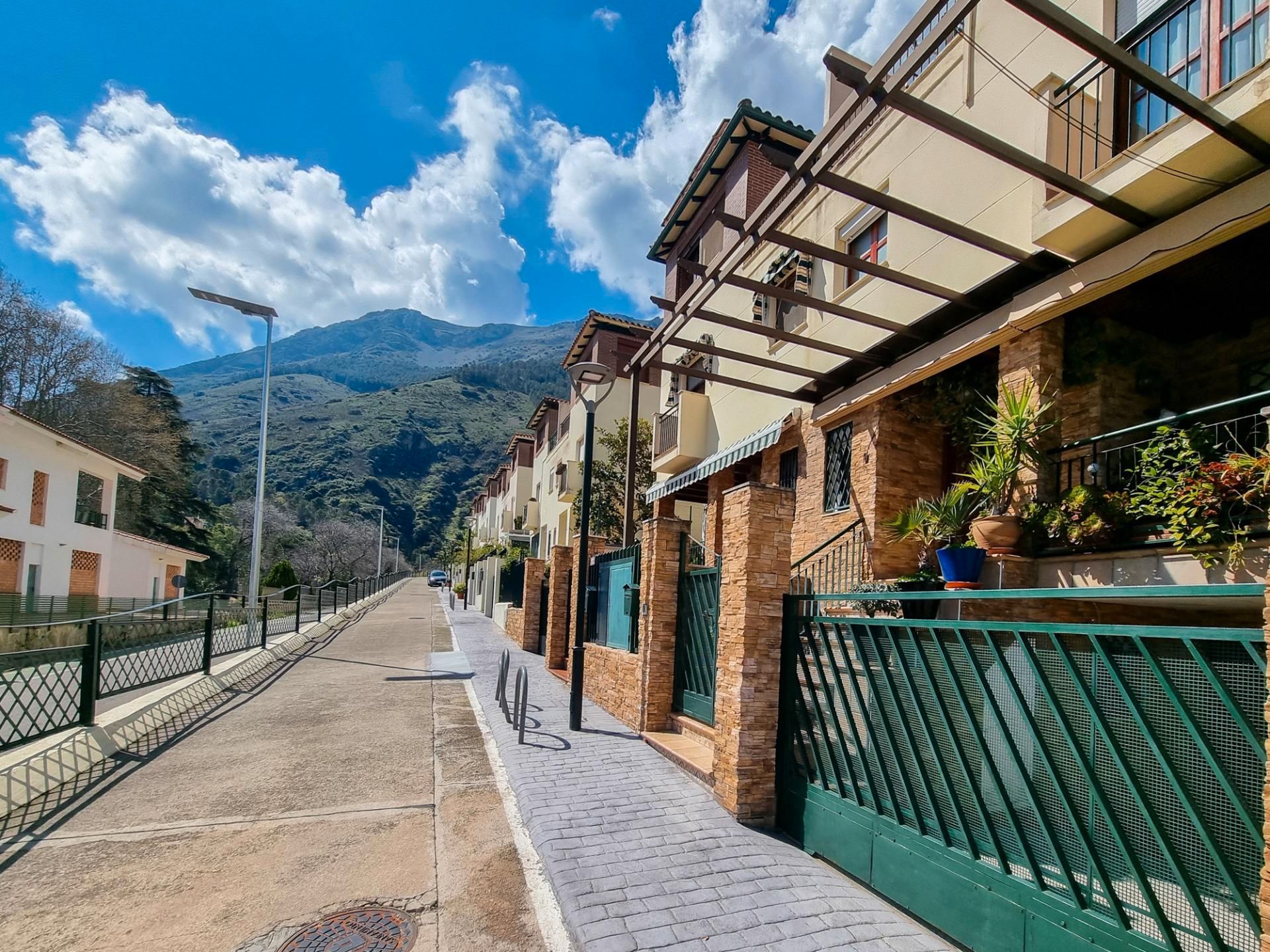 Exterior view of Single-family semi-detached for sale in  Jaén Capital  with Air Conditioner, Heating and Terrace