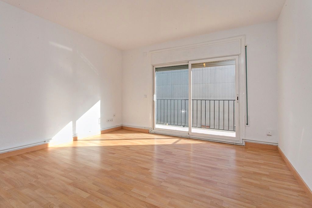Bedroom of Flat for sale in Rubí  with Heating