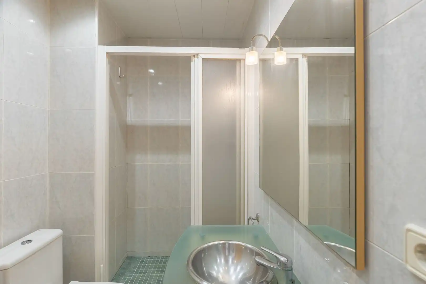 Baño de Piso en venta en Badalona con Aire acondicionado
