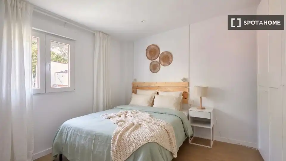 Dormitori de Apartament per a compartir en Barcelona amb Aire condicionat, Calefacció i Terrassa