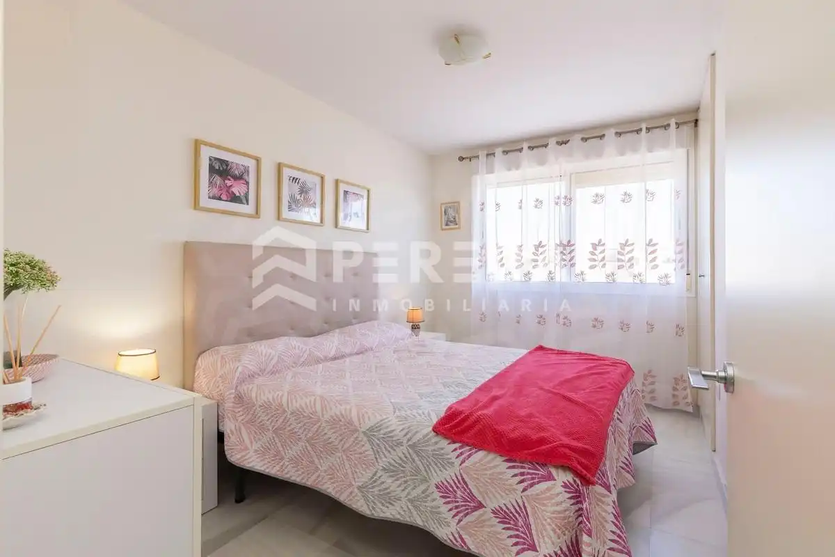 Schlafzimmer von Wohnung zum Verkauf in Roquetas de Mar mit Klimaanlage, Privatgarten und Terrasse
