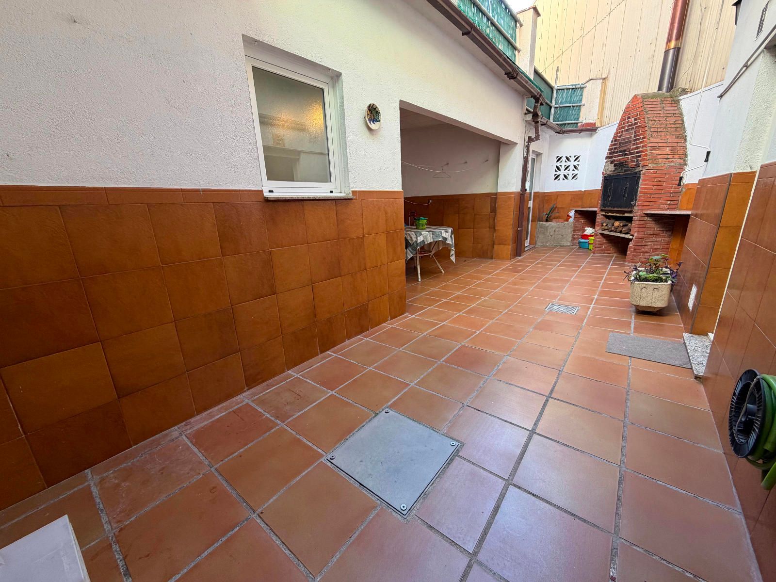 Exterior view of House or chalet for sale in Sabadell  with Air Conditioner, Heating and Terrace