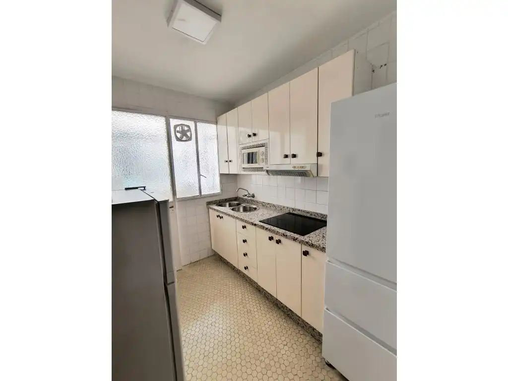 Flat for rent in Calle Julio Pellicer, Ciudad Jardín - Zoco