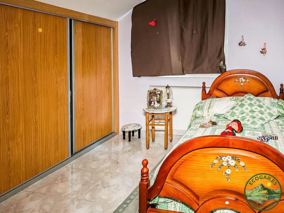 Dormitori de Casa o xalet en venda en Cacabelos amb Calefacció, Jardí privat i Terrassa