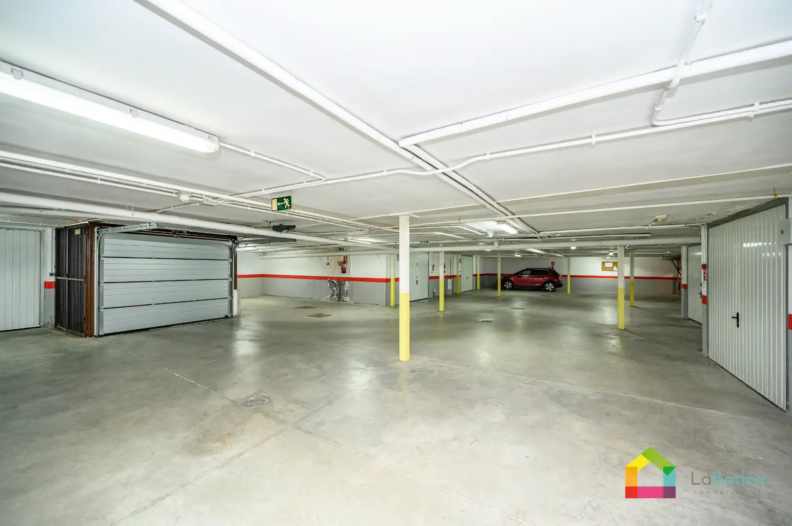 Parking of Detached homes for sale in Esquivias  with Air Conditioner, Heating and Balcony