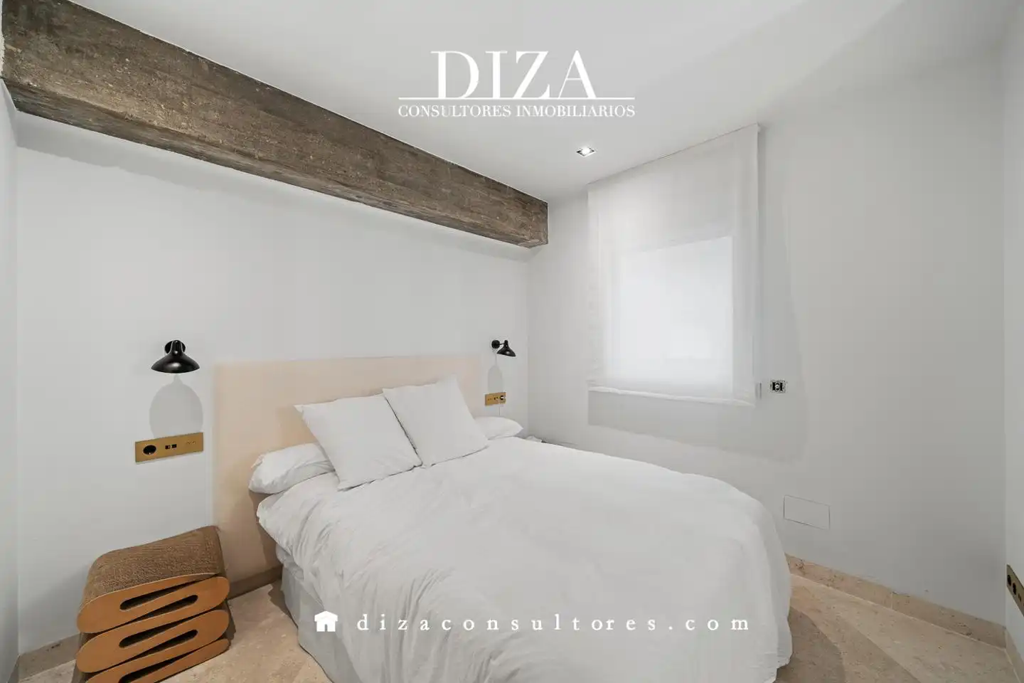 Bedroom of Attic for sale in Madrid  with Air Conditioner, Terrace and Storage room