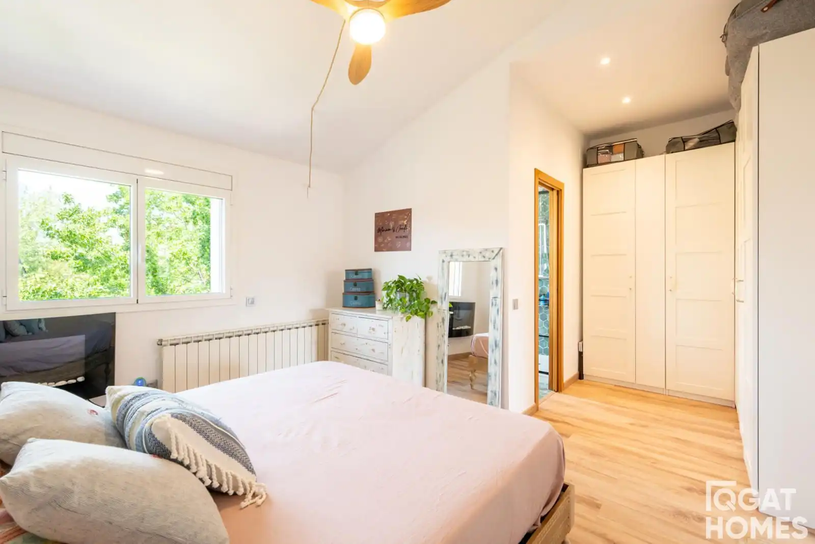 Habitación de Casa adosada en venta en Sant Cugat del Vallès con Aire acondicionado, Calefacción y Trastero