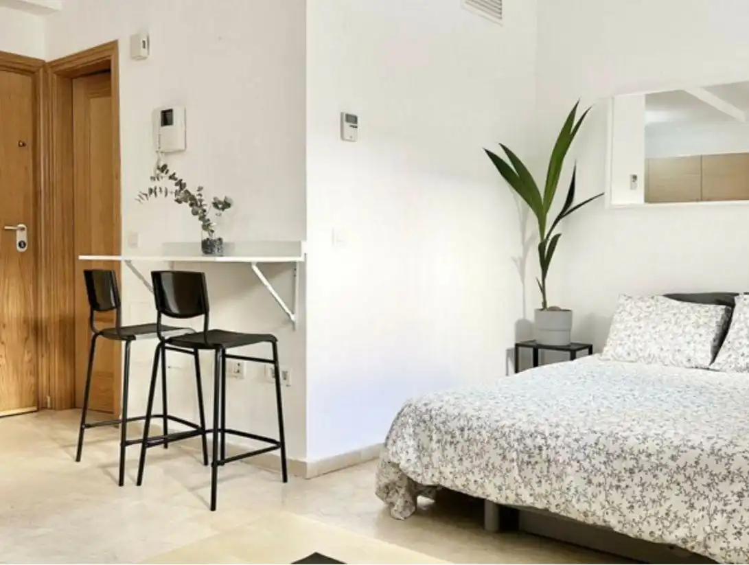 Habitación de Piso en venta en Málaga con Aire acondicionado y Amueblado