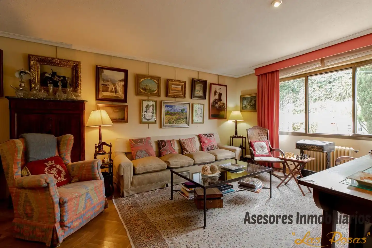 Wohnzimmer von Einfamilien-Reihenhaus zum Verkauf in Madrid mit Klimaanlage, Heizung und Privatgarten