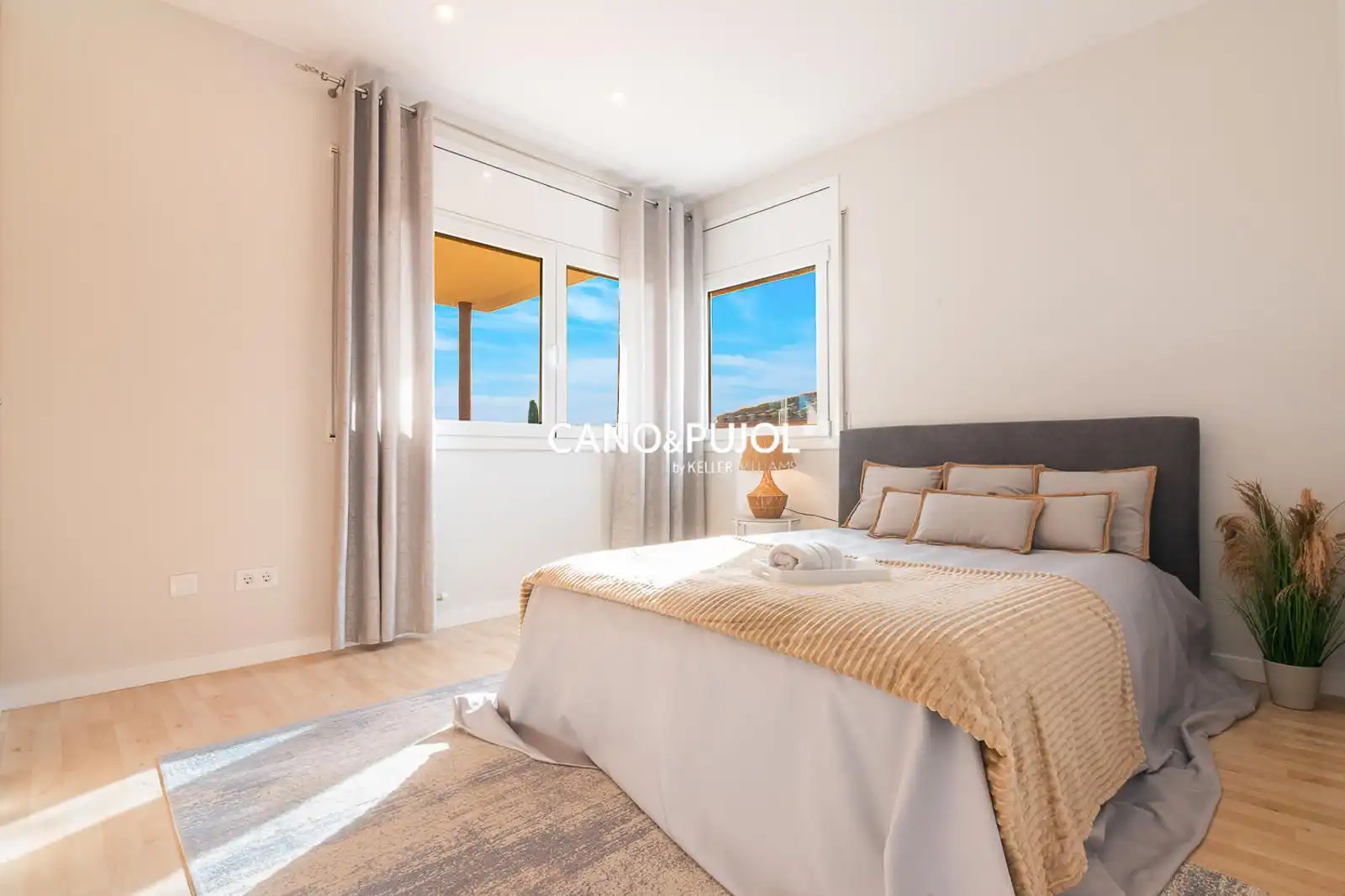 Bedroom of Houses for sale in Sant Cugat del Vallès  with Air Conditioner, Terrace and Swimming Pool