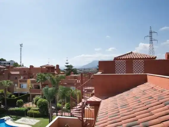 Vista exterior de Pis de lloguer en Marbella amb Aire condicionat, Piscina i Balcó
