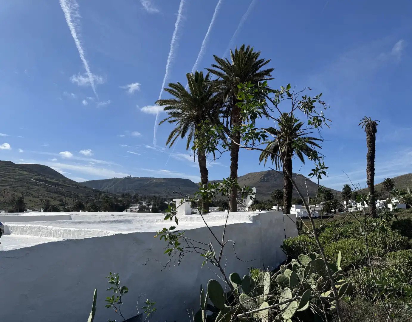 Vista exterior de Casa o chalet en venta en Haría con Jardín privado y Amueblado