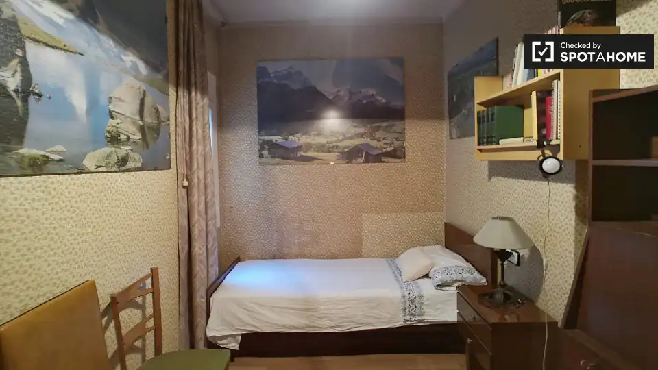 Dormitori de Pis de lloguer en Barcelona amb Aire condicionat, Calefacció i Moblat