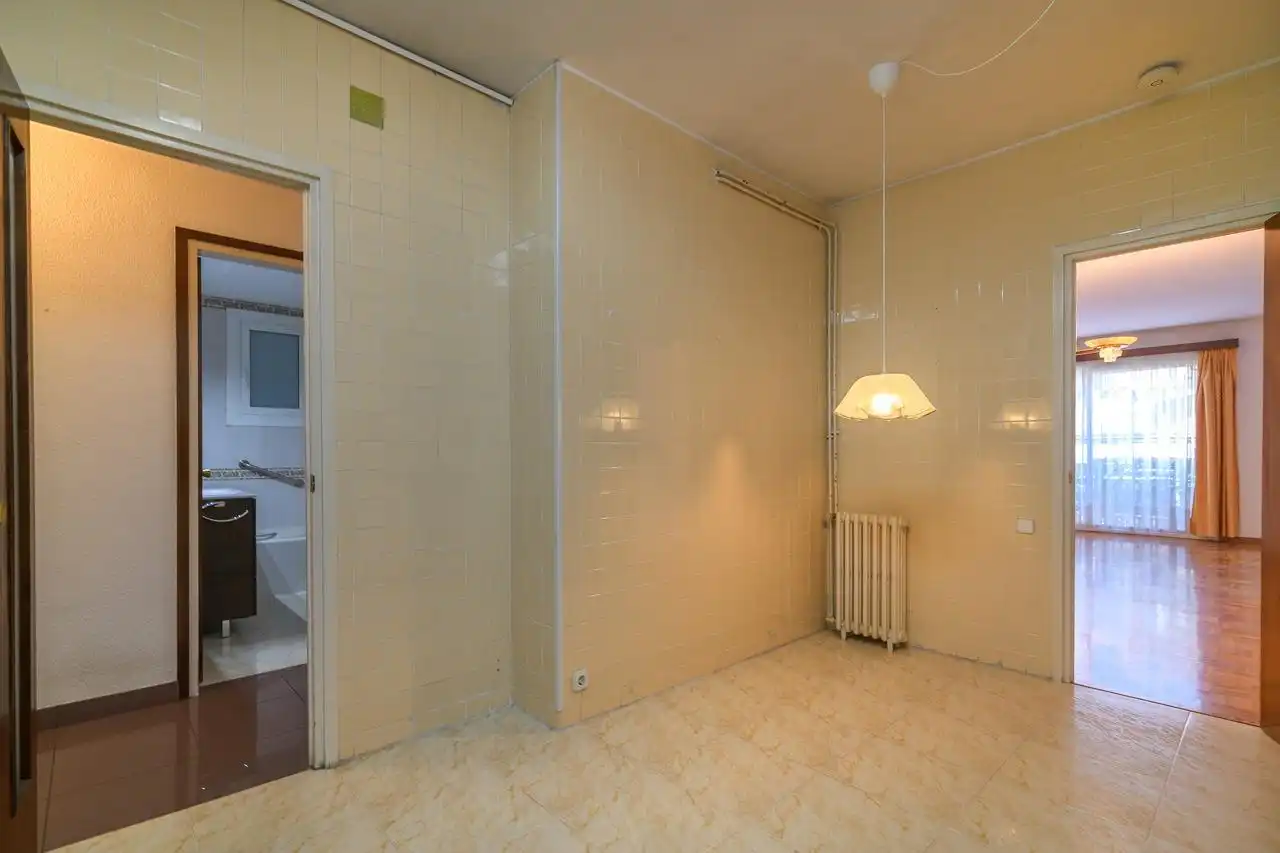 Bedroom of Flat for sale in Barcelona  with Heating, Parquet flooring and Balcony