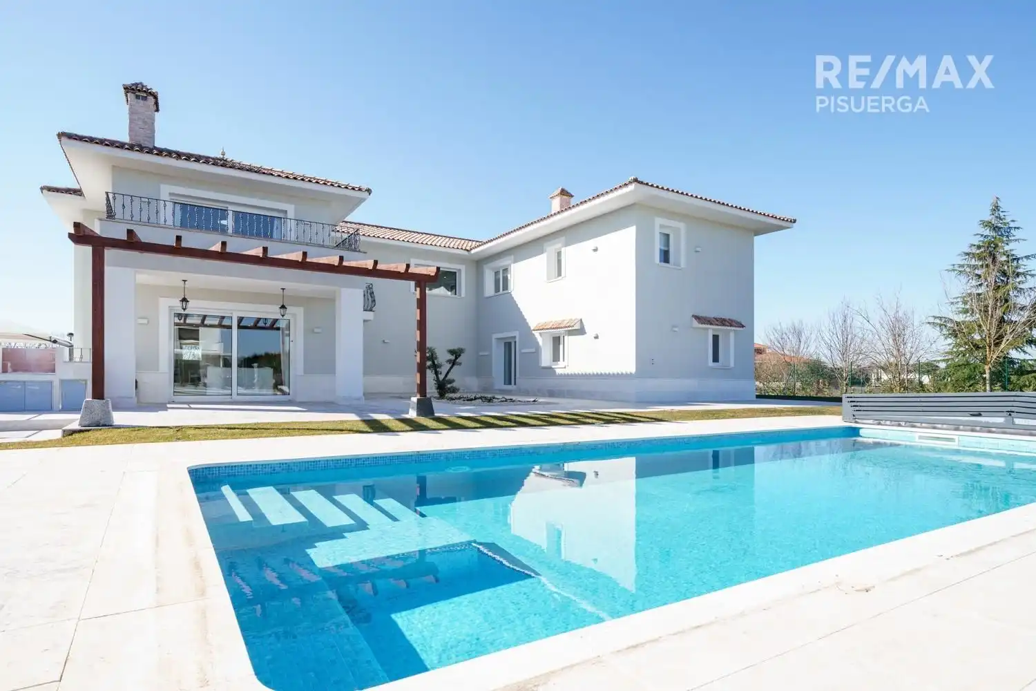 Vista exterior de Casa o xalet en venda en Laguna de Duero amb Calefacció, Jardí privat i Terrassa
