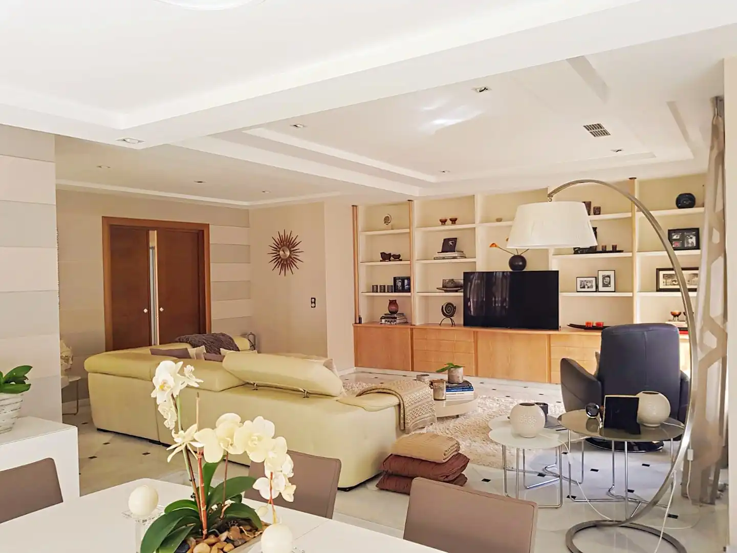 Sala d'estar de Casa o xalet en venda en Alhaurín de la Torre amb Aire condicionat, Jardí privat i Terrassa