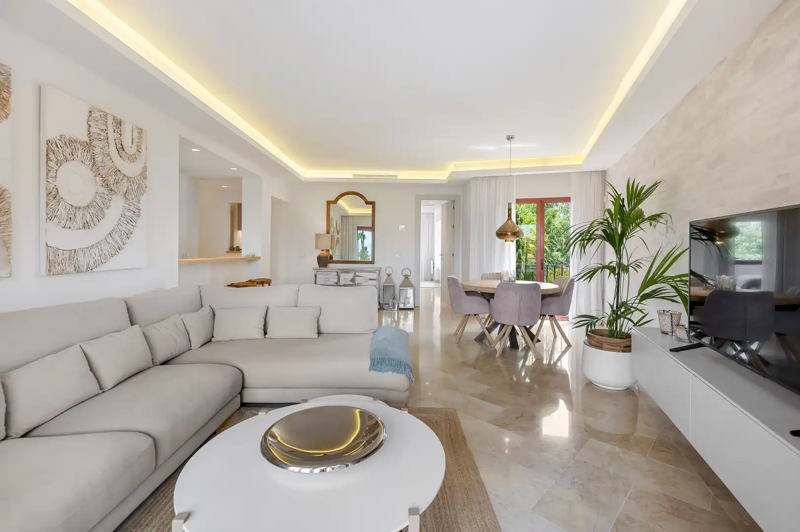 Sala d'estar de Àtic en venda en Marbella amb Aire condicionat, Terrassa i Traster