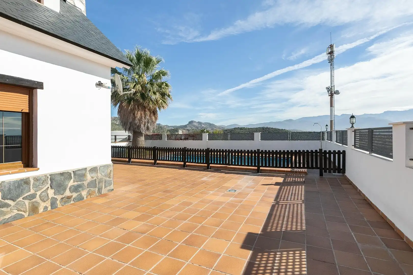 Terrassa de Casa o xalet en venda en Huétor de Santillán amb Calefacció, Jardí privat i Piscina
