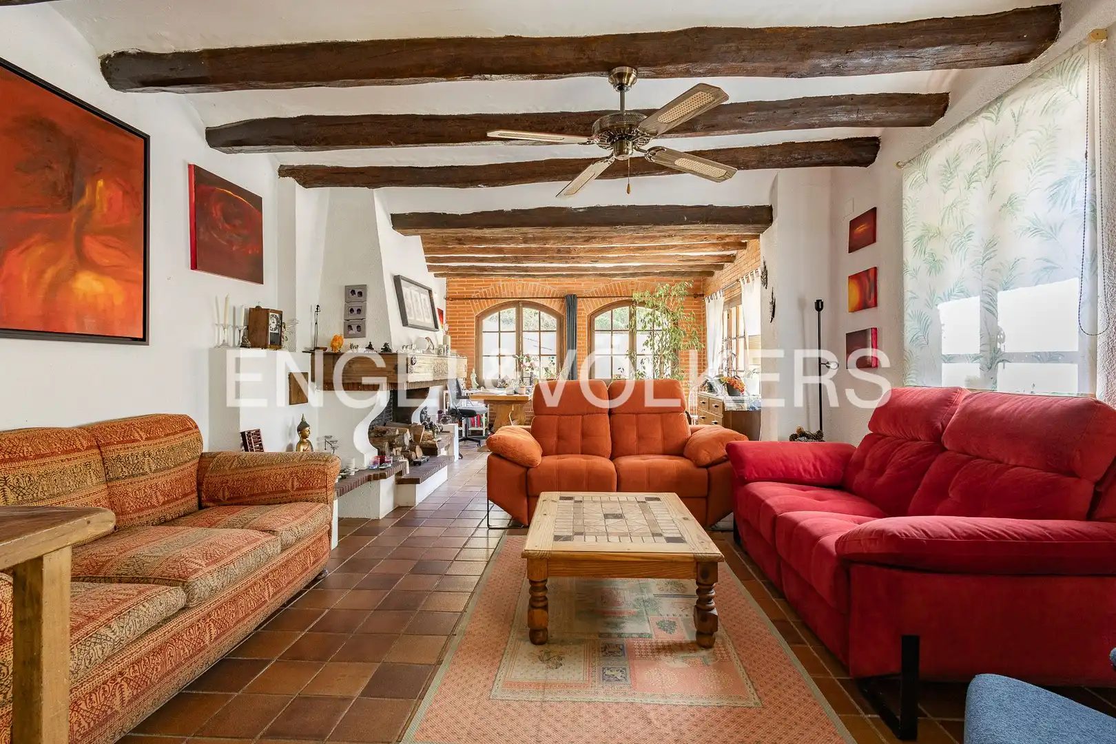Sala d'estar de Casa o xalet en venda en Torrelles de Foix amb Calefacció, Jardí privat i Terrassa