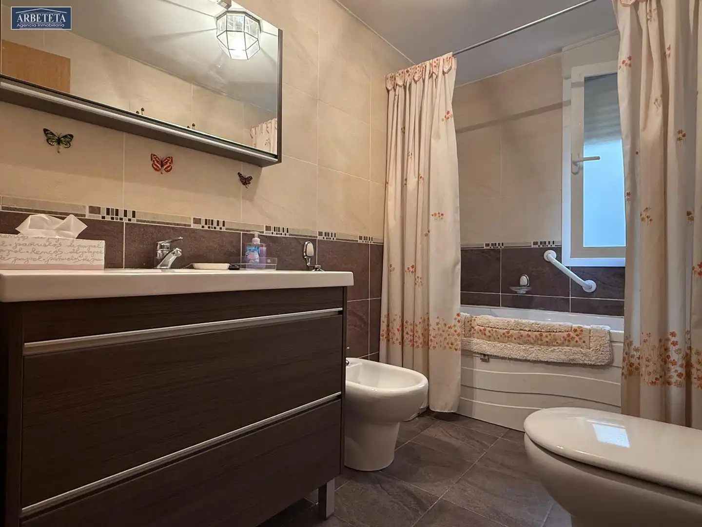 Badezimmer von Wohnung zum Verkauf in Sigüenza mit Heizung, Parkett und Gemeinschaftspool