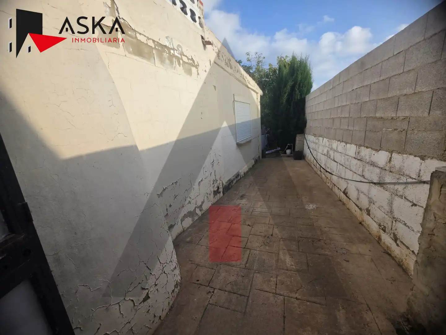 Vista exterior de Casa o xalet en venda en Montserrat amb Jardí privat, Traster i Piscina