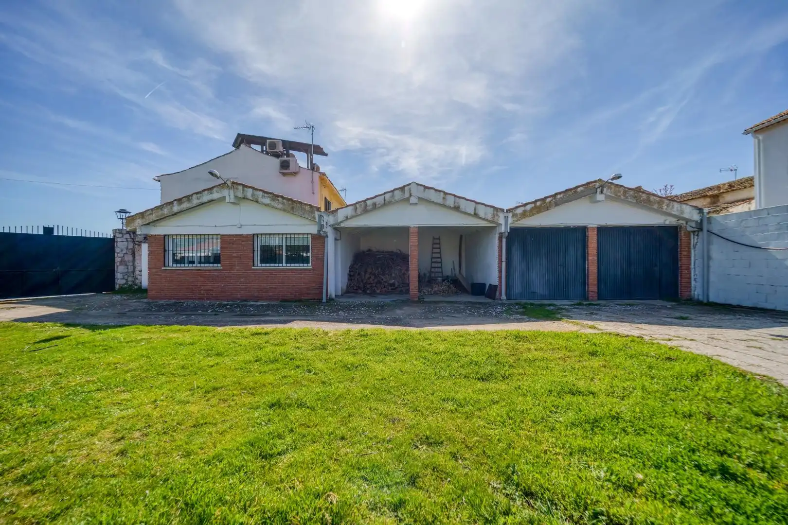Vista exterior de Casa o chalet en venta en Villamanrique de Tajo con Aire acondicionado, Calefacción y Jardín privado