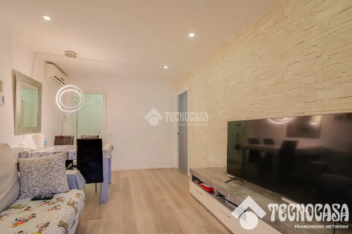 Piso con terraza en venta en Nou Barris, imagen 7