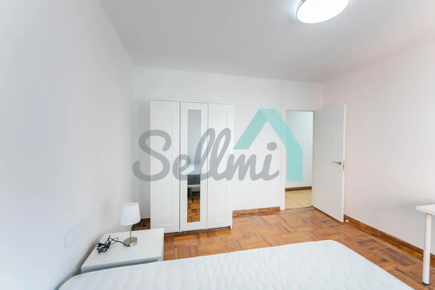 Bedroom of Flat for rent in Oviedo   with Heating, Parquet flooring and Furnished