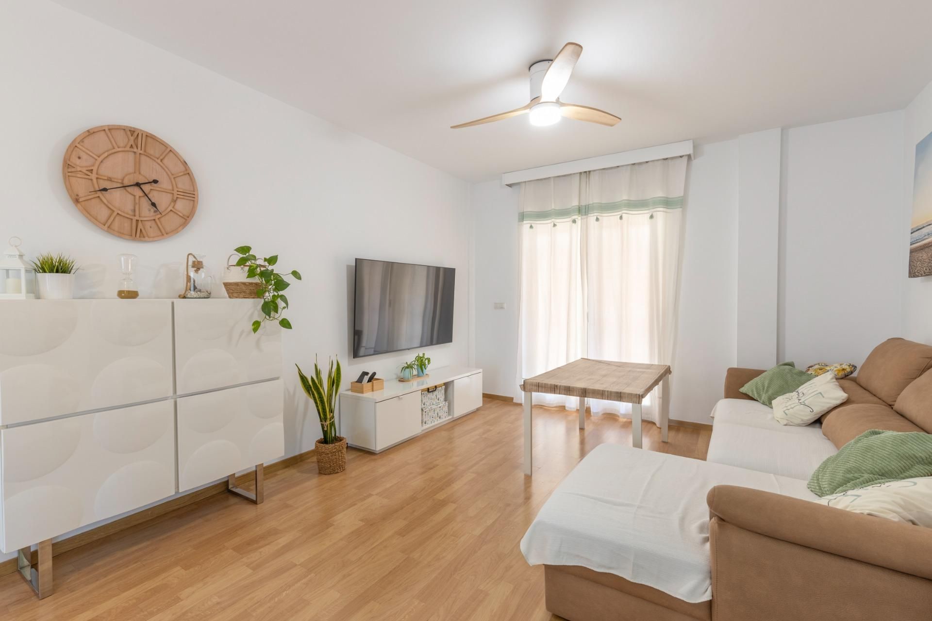 Sala de estar de Casa adosada en venta en Churriana de la Vega con Aire acondicionado y Calefacción