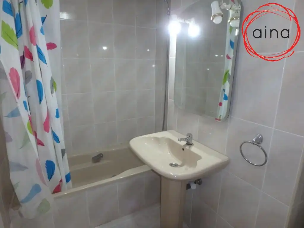 Baño de Piso de alquiler en  Pamplona / Iruña con Calefacción, Terraza y Balcón