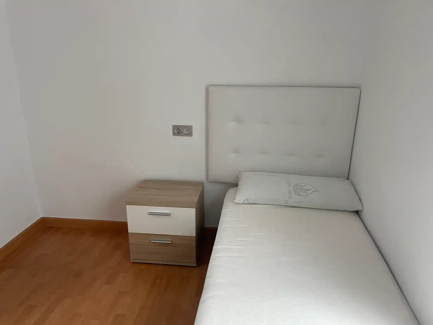 Habitación de Piso de alquiler en Orihuela con Amueblado y Balcón