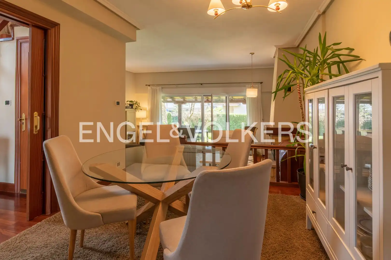 Esszimmer von Einfamilien-Reihenhaus zum Verkauf in Gamiz-Fika mit Heizung, Privatgarten und Terrasse