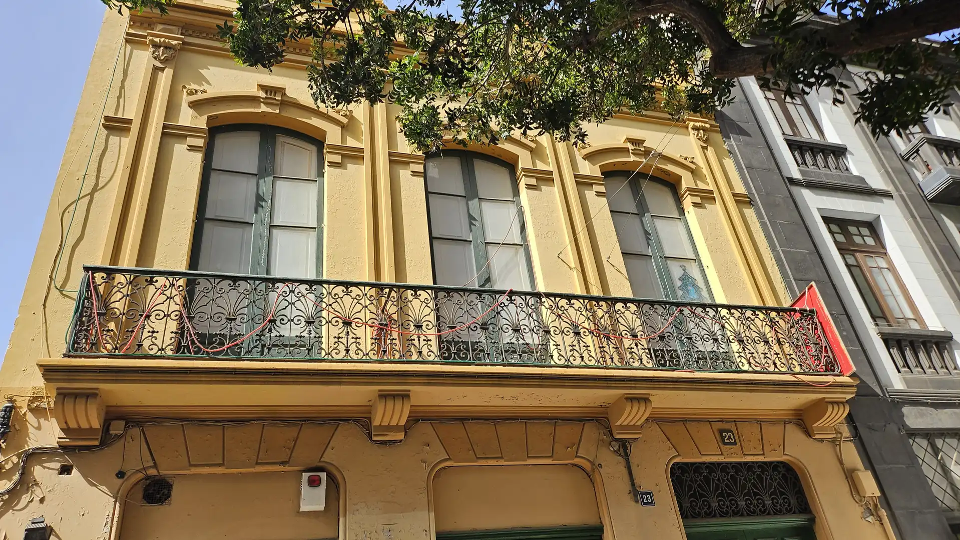 Vista exterior de Casa adosada en venda en Santa Cruz de Tenerife amb Balcó