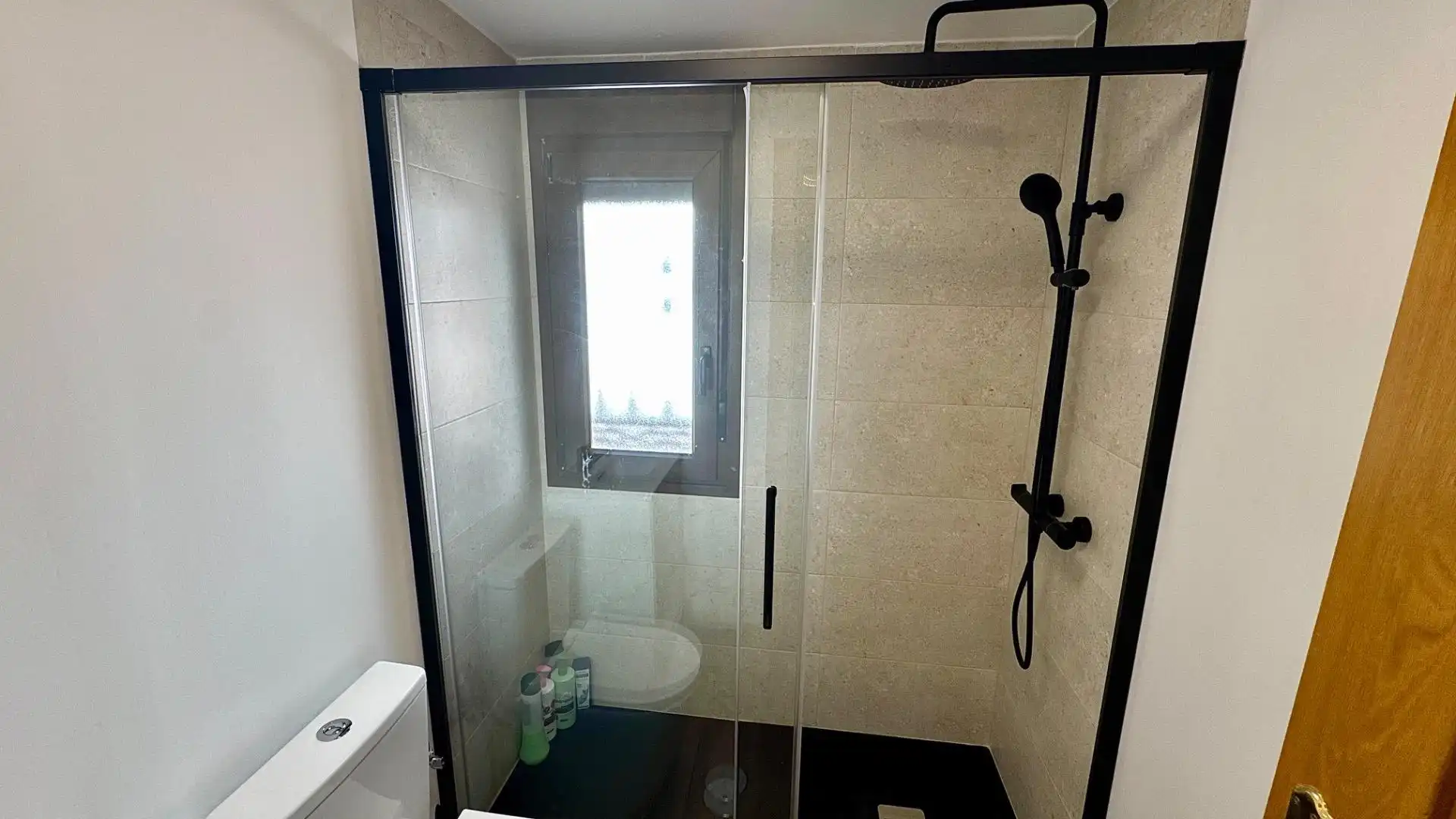 Bathroom of Flat for rent in Pinos Genil  with Air Conditioner, Heating and Furnished