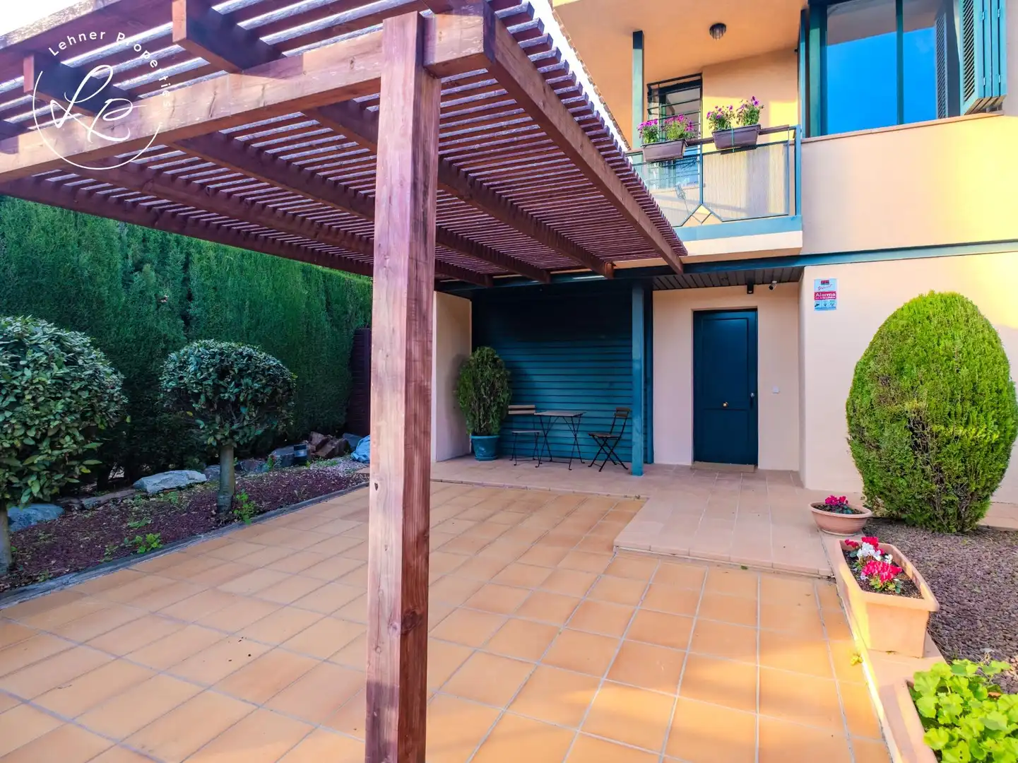 Terraza de Casa adosada en venta en Navata con Calefacción, Jardín privado y Piscina