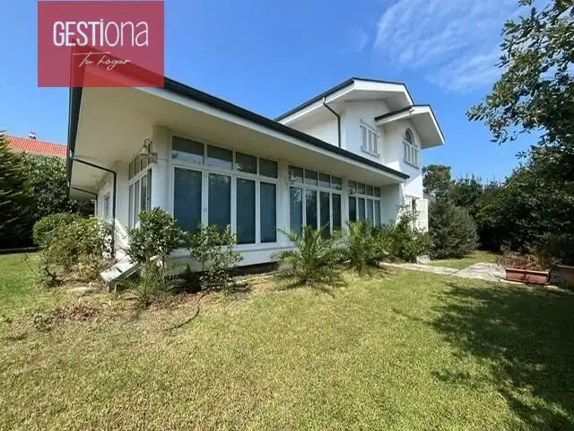 Vista exterior de Casa o chalet en venta en Noja con Calefacción, Jardín privado y Terraza