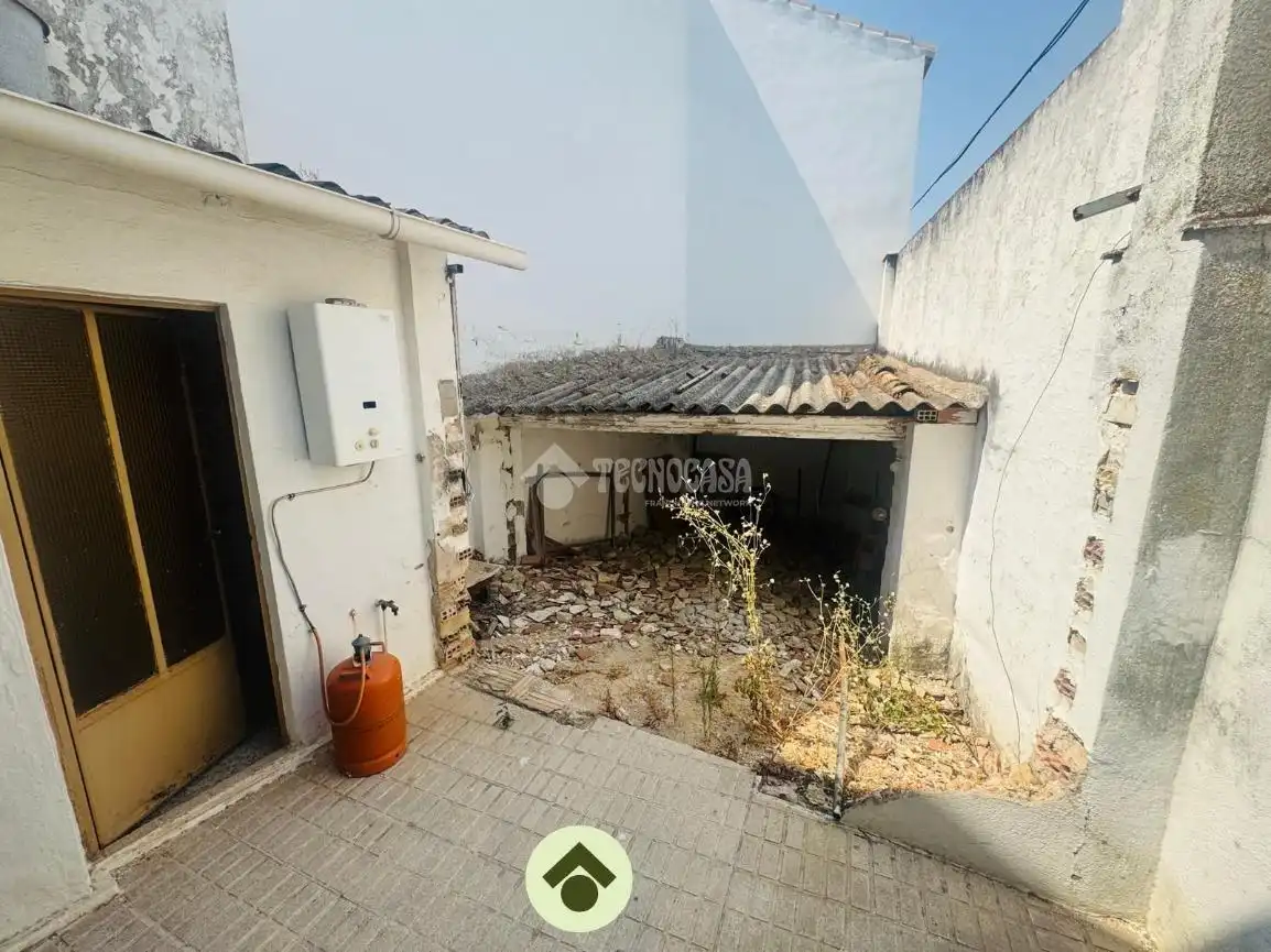 Casa adosada en venda en Bujalance amb Aire condicionat, Parquet i Moblat