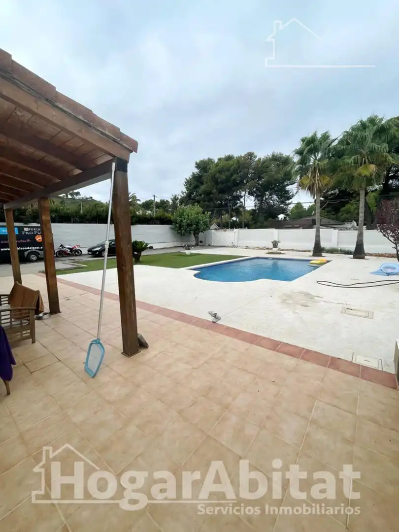 Piscina de Casa o chalet en venta en Chiva con Aire acondicionado, Calefacción y Jardín privado