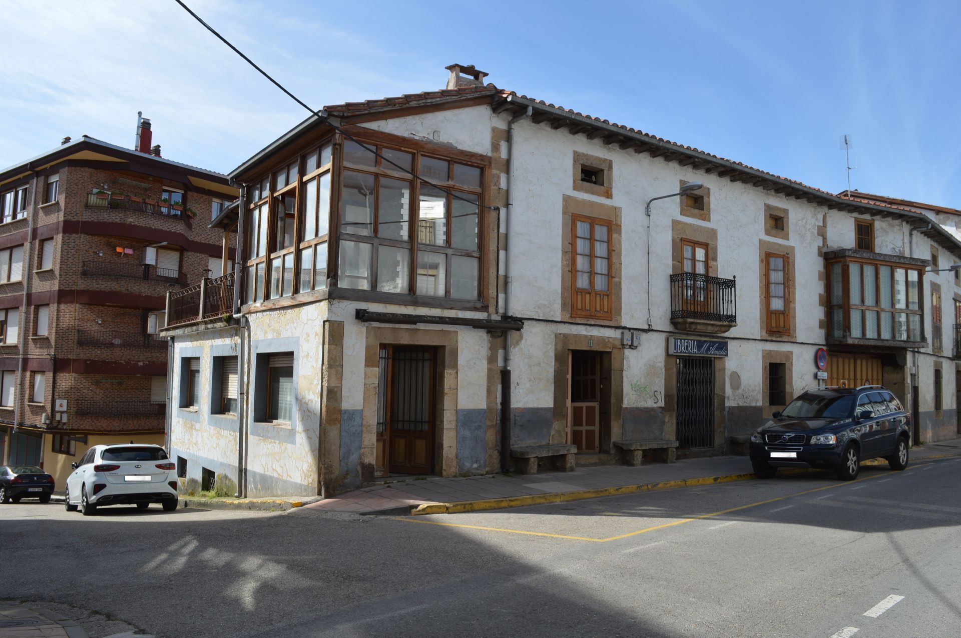 Vista exterior de Casa o xalet en venda en Espinosa de los Monteros amb Calefacció, Terrassa i Traster