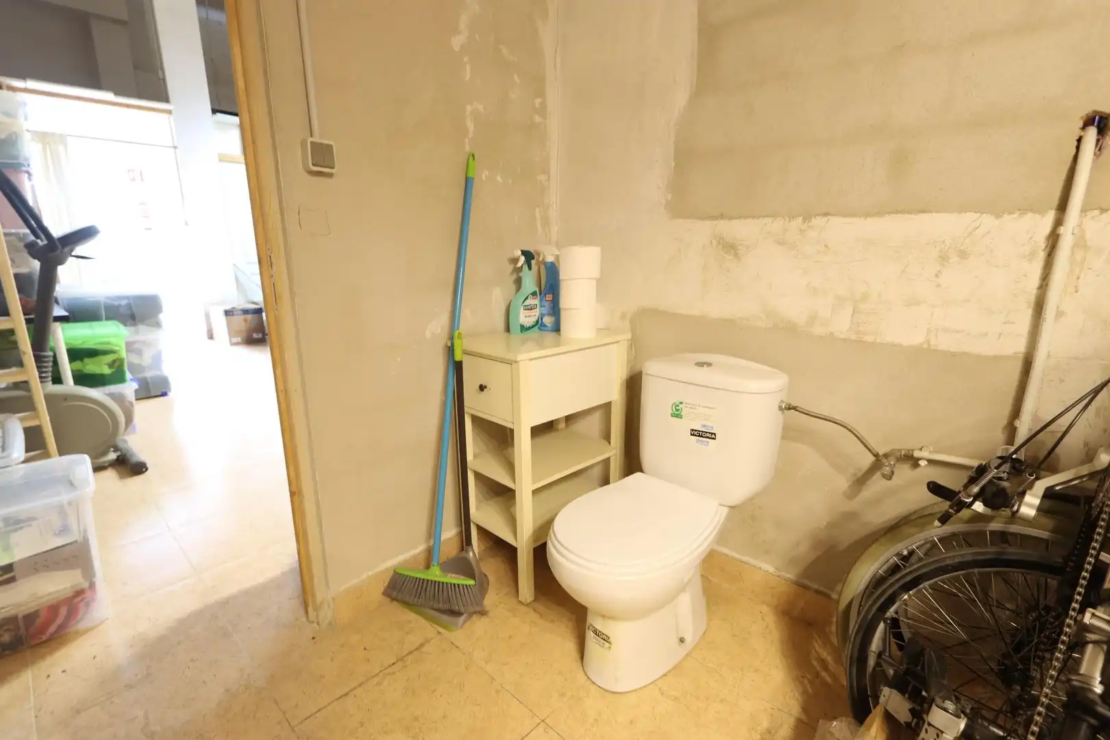 Baño de Local en venta en La Pobla de Vallbona