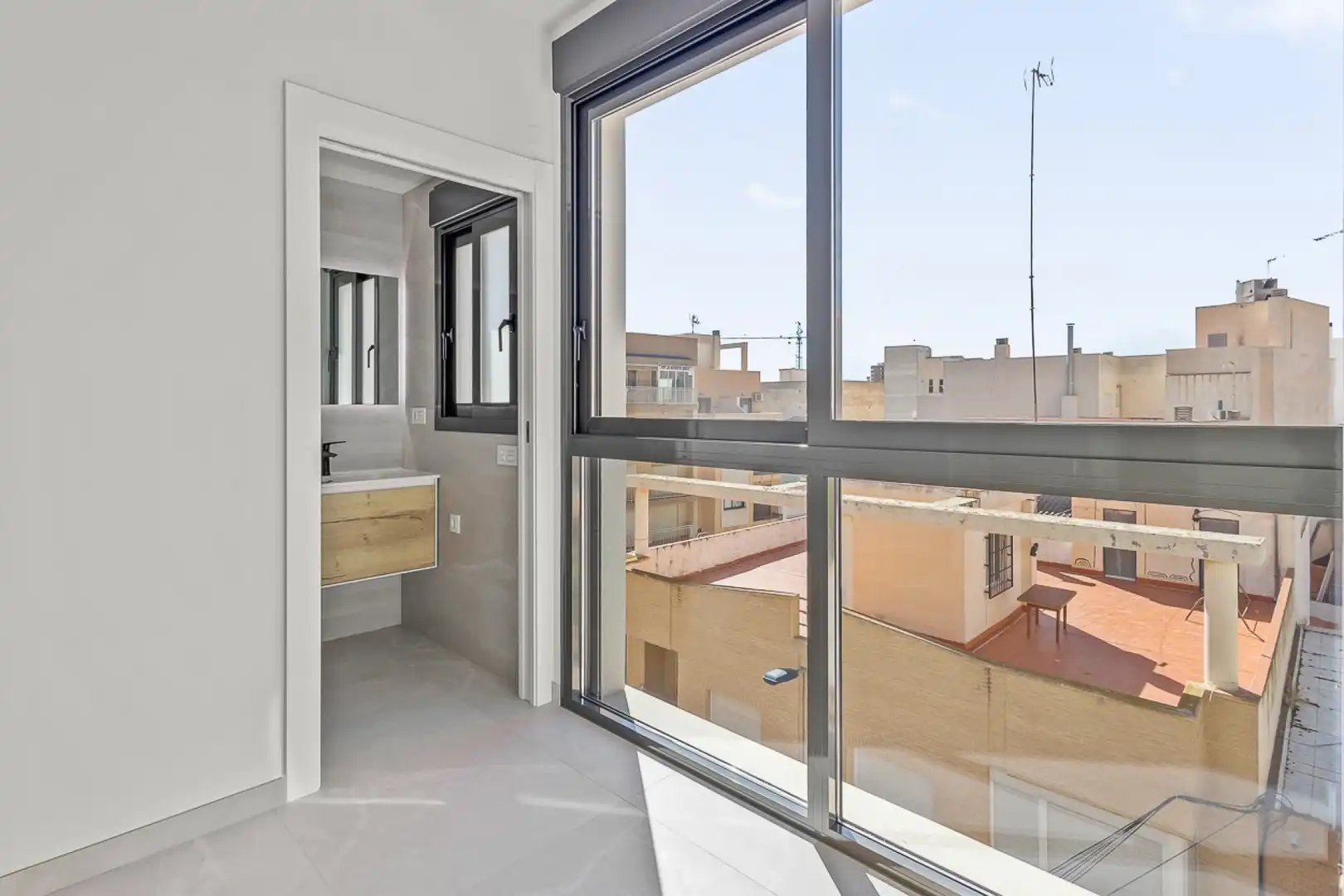 Terrasse von Wohnung zum Verkauf in Torrevieja mit Klimaanlage, Heizung und Terrasse