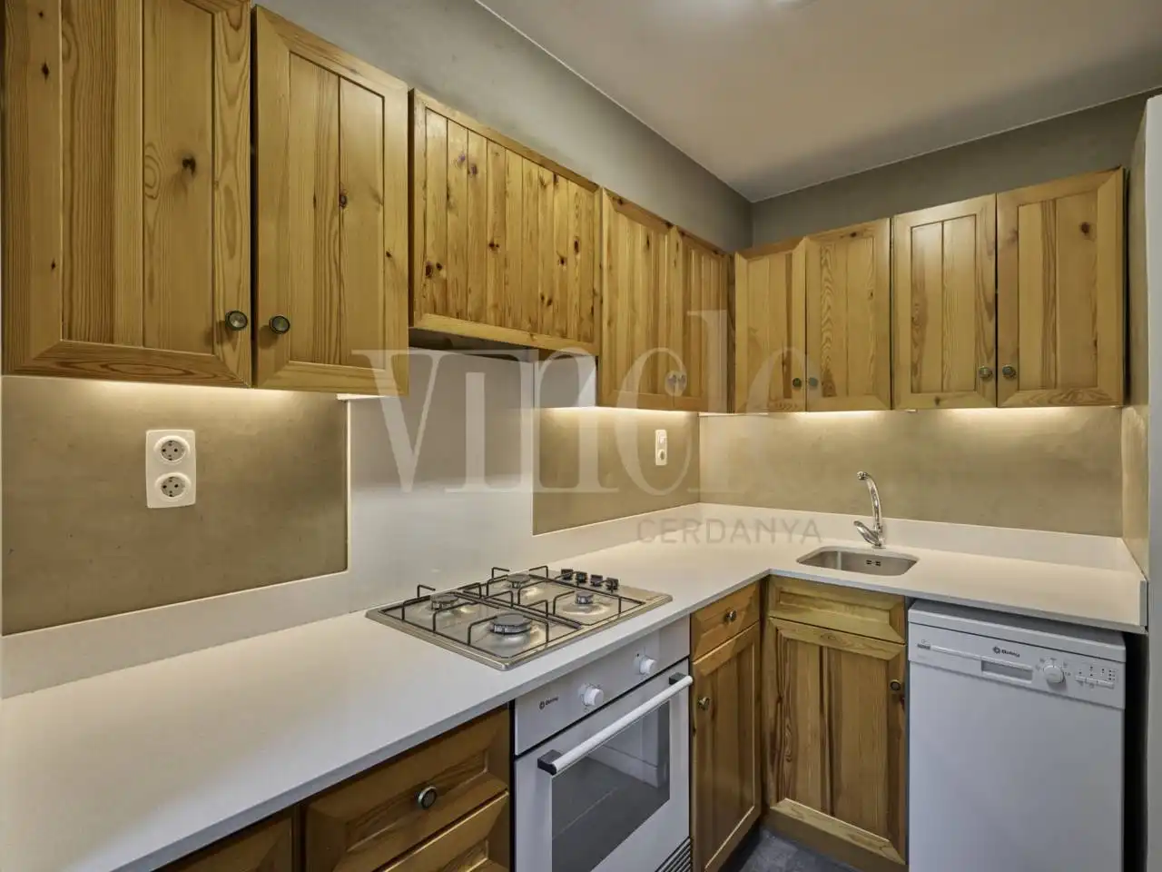 Kitchen of Detached homes for rent in Alp  with Heating and Parquet flooring